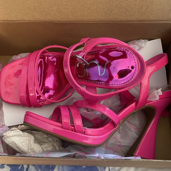 The size is 6M - Picture 2 of 3